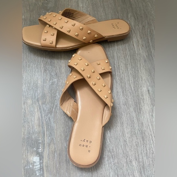 a new day Nude Studded Criss Cross Slide Sandals Size 7 Like New Condition - Picture 5 of 10